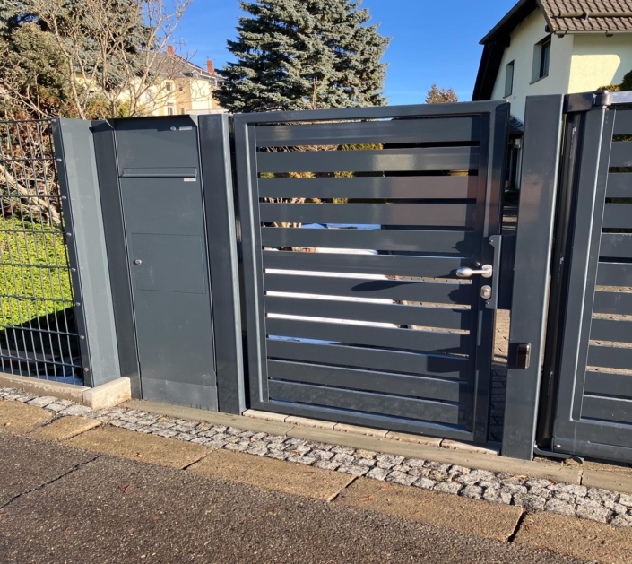 0552-Postbox kl. Tor.jpeg