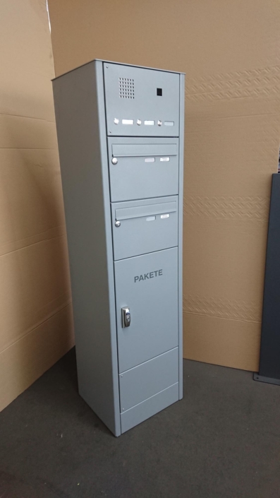 07 – Briefkastenstele Frontentnahme mit Paketkasten – Bild 01