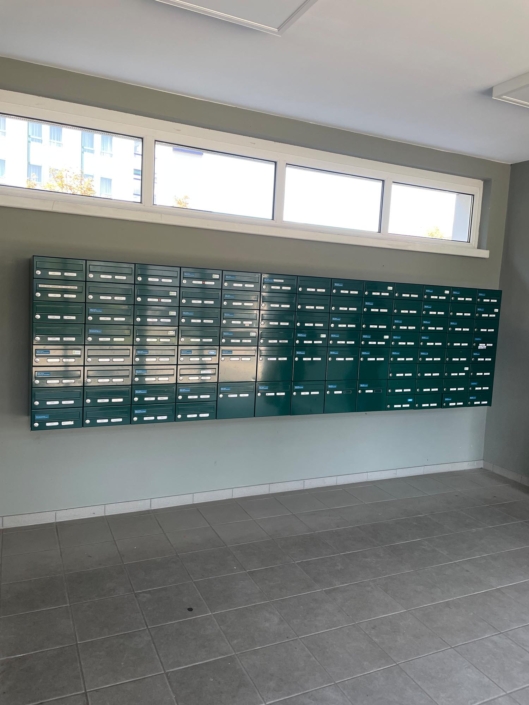 Wandanbau-Anlage mit eng anliegende Verkleidung (3)