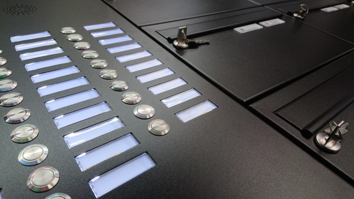 Wandanbau-Anlage mit eng anliegende Verkleidung (6)